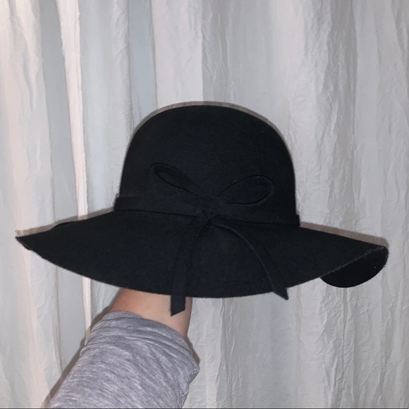 BCBG MaxAzria black hat - Picture 2 of 3